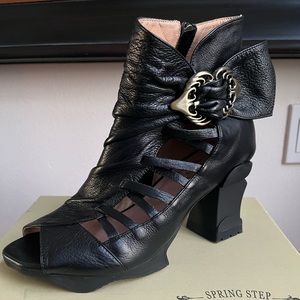 L’ARTISTE BLACK HEEL SIZE 9